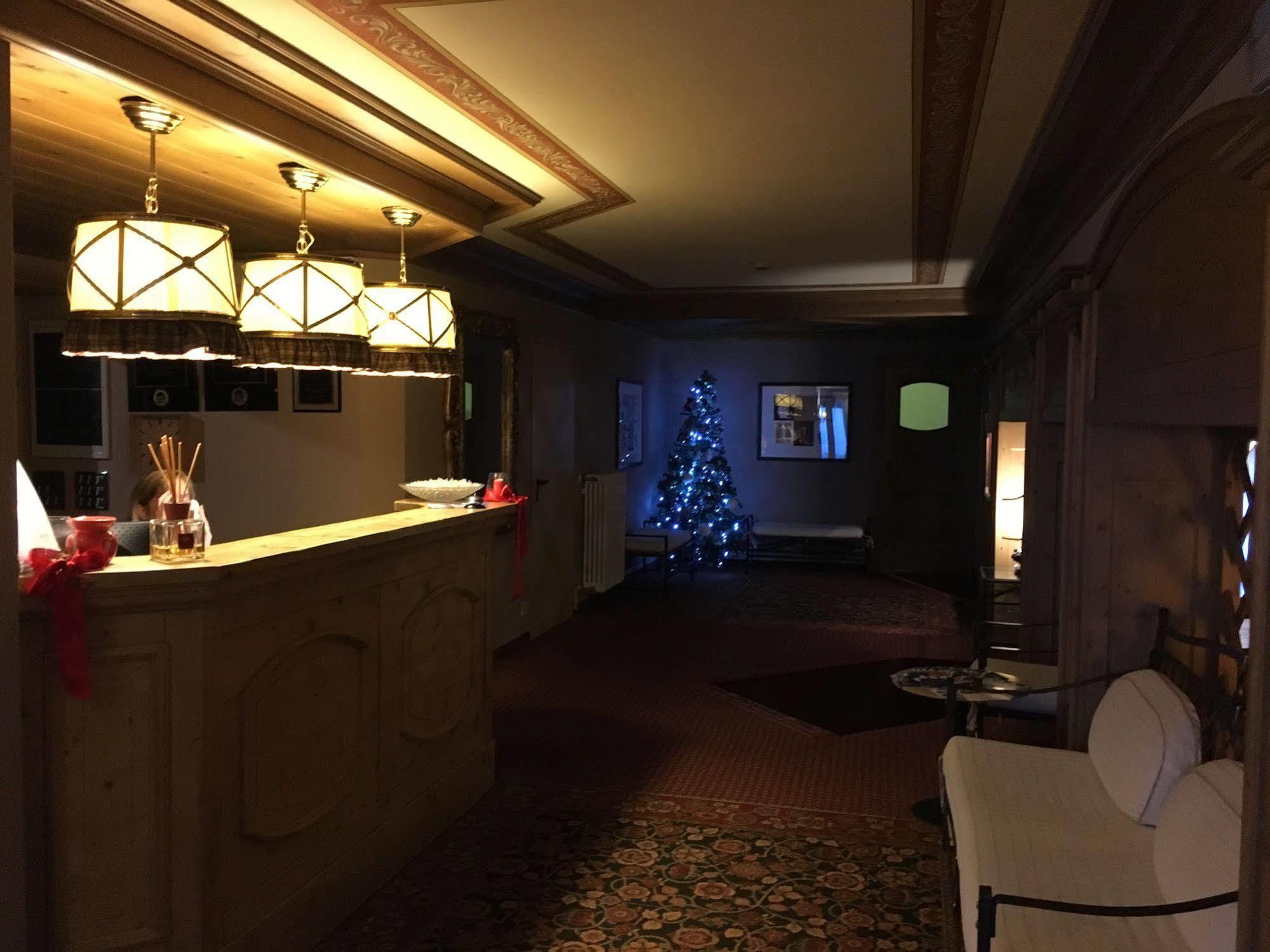 Hotel Perla มาดอนนาดีกัมปิโญ ภายนอก รูปภาพ