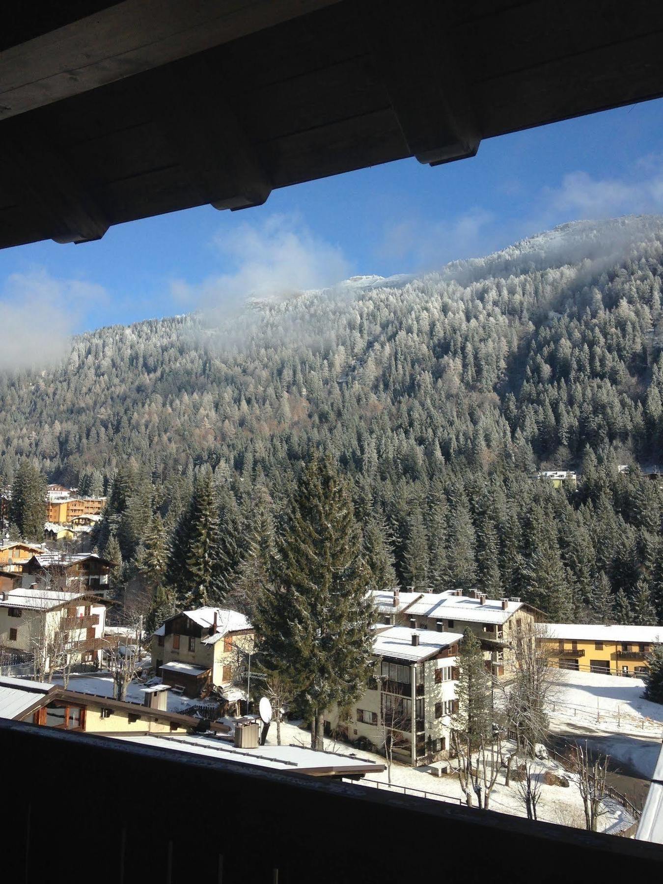 Hotel Perla มาดอนนาดีกัมปิโญ ภายนอก รูปภาพ