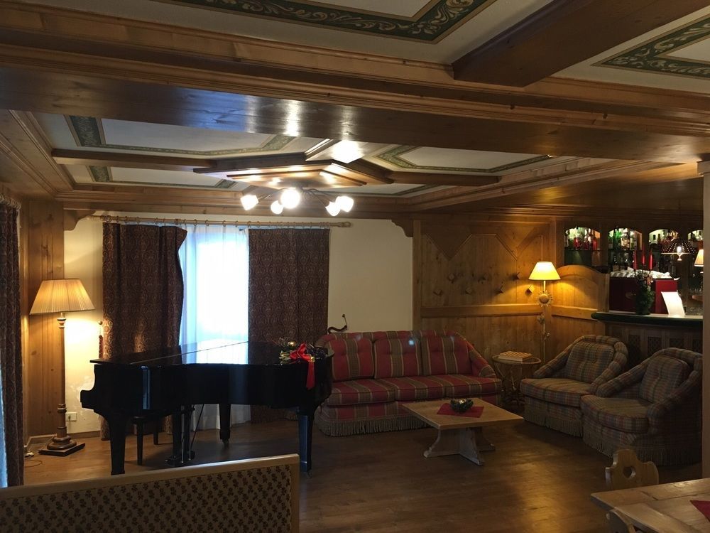 Hotel Perla มาดอนนาดีกัมปิโญ ภายนอก รูปภาพ
